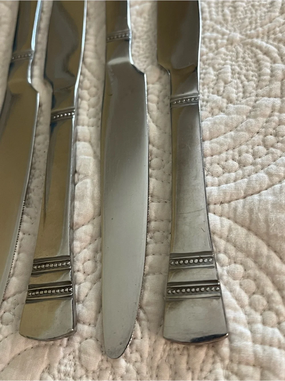 4 International Silver Kensington Flatware Set Dinner Knives